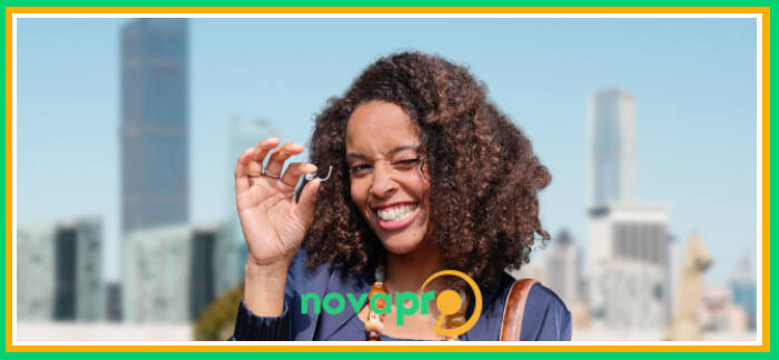 Mujer con audífonos Mujer con audífonos